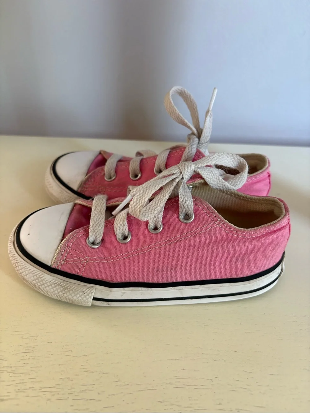 Converse Kids Pink Low-Top Canvas Sneakers size 8
